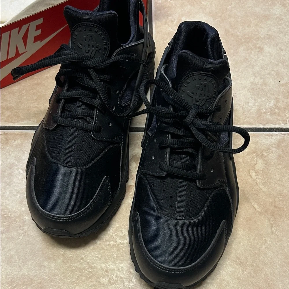 Nike women’s Air Huarache Run sneaker Black size 9.5 - Picture 7 of 9